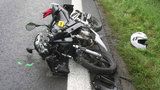 Motorkář (18) vjel u Prahy do protisměru a srazil se s dodávkou. Nezletilá spolujezdkyně zemřela!