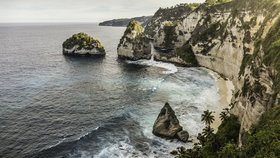 Ilustrační foto: pláž Kelingking na Bali