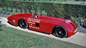 První auto s rychlostí 320 km/h se jmenovalo Slimák. Mělo dva 22litrové motory, teď hledá investory pro renovaci