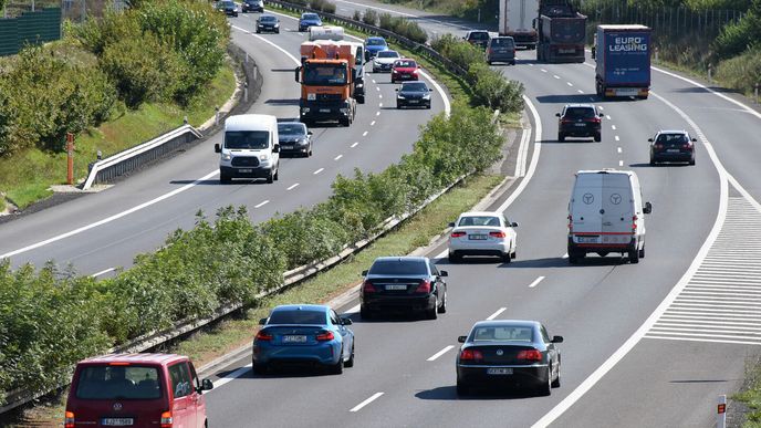 Bodový systém pro řidiče projde obměnou, auto bude možné řídit od 17 let