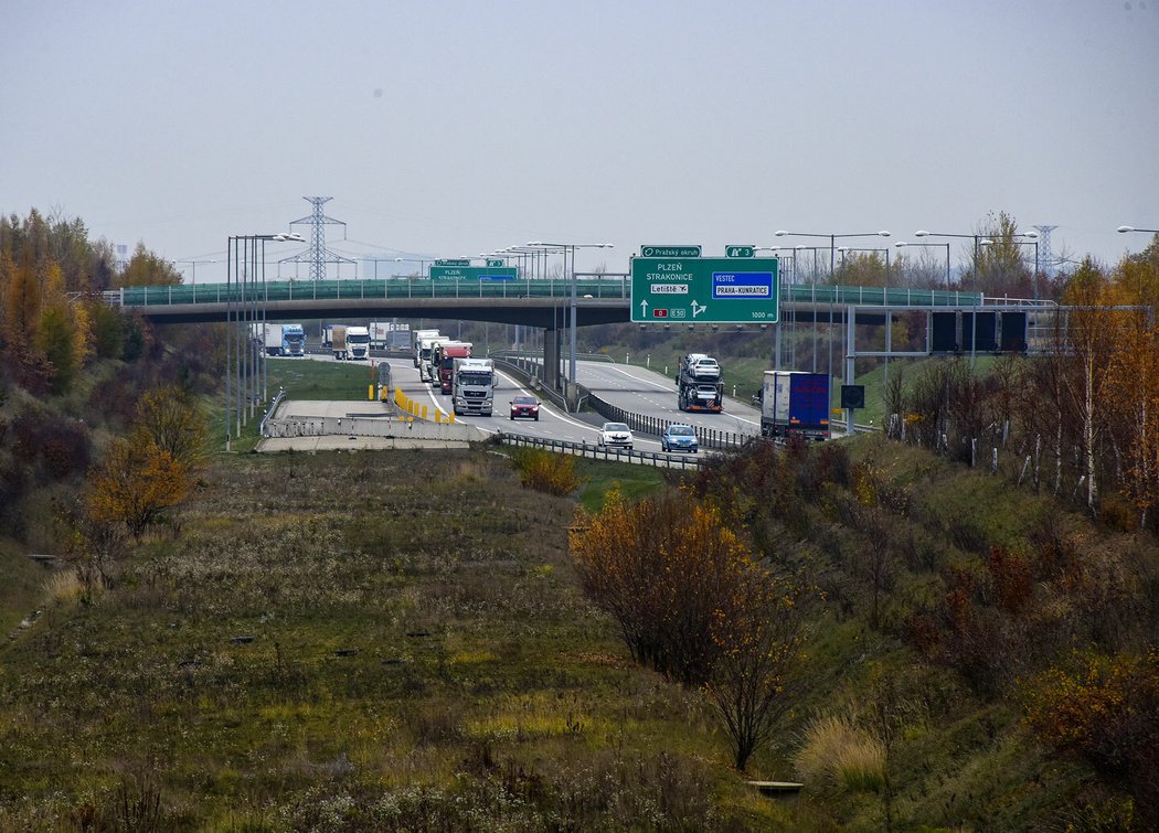 Stále nezodpovězena zůstává otázka, kdy se napojí středočeská část dálnice D3 na vnější pražský okruh D0