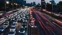 Navigace s AI nečeká na reálný kolaps dopravy. Z historických dat provoz předvídá a řidiče pošle na objízdnou trasu předem. Navigace s AI nečeká na reálný kolaps dopravy. Z historických dat provoz předvídá a řidiče pošle na objízdnou trasu předem.