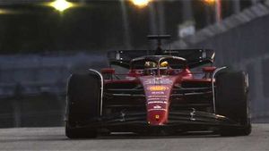 Pole position na osychající trati získal v Singapuru Leclerc. Verstappen až osmý