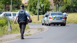 Mladý řidič (20) vjel na Zlínsku do protisměru: Po čelním střetu je jeden mrtvý a čtyři zranění
