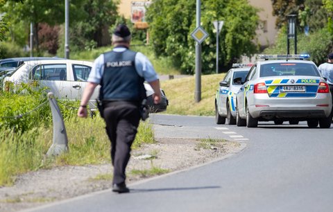 Mladý řidič (20) vjel na Zlínsku do protisměru: Po čelním střetu je jeden mrtvý a čtyři zranění