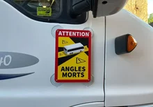 Hlídání mrtvého úhlu má reálný dopad na nehodovost, ukazuje studie