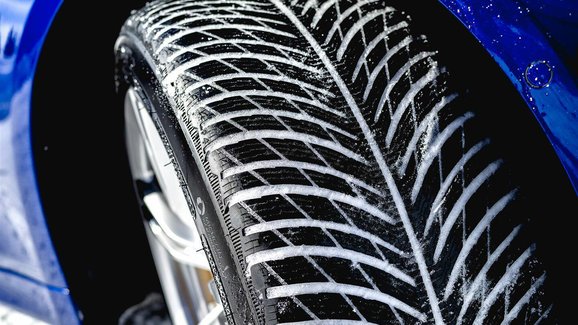 Test zimních pneu 225/45 R18: Levné i drahé. O kterou se opřít?
