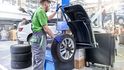 Automobilka Škoda Auto v neděli obnoví po dvoutýdenní odstávce výrobu ve většině výrobních provozů.