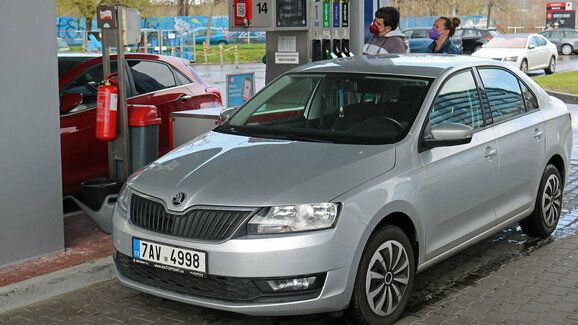 Škoda chce ještě letos umožnit placení u pump přímo z vozu