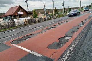 Pokud si na rozbité silnici zničíte auto, škodu vám zaplatí. Ale ne automaticky