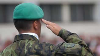 Blažek armádě uniformy nedodá, smlouva skončila dohodou