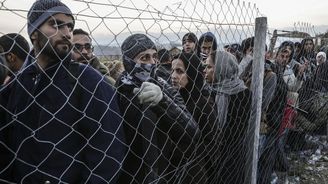 FT: Masovou migraci do EU zastavit nelze, populační tlaky jsou příliš silné