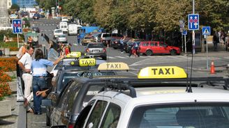 Pražstí taxikáři vyhlásili stávku. Chtějí rezignaci Krnáčové