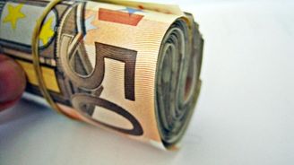 Průzkum: Dvě třetiny Čechů nechtějí euro, počet odpůrců ale mírně klesá