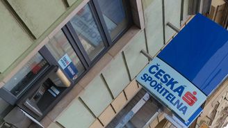 Slabé výnosy z úvěrů připravily o část zisku Erste i Českou spořitelnu