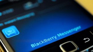 BlackBerry se potápí stále hlouběji, obrací se proto na banky