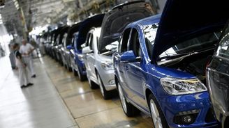 Šest procent nových aut prodaných v Česku míří hned za hranice