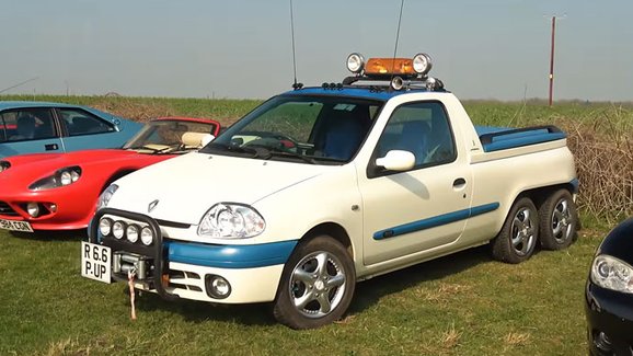 Někdo udělal z Renaultu Clio pick-up se třemi nápravami. Jak se vám líbí?