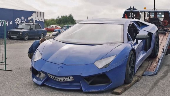 Rus si sám postavil Lamborghini Aventador. Výsledek není tak hrozný, jak byste čekali