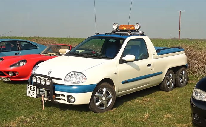 Někdo udělal z Renaultu Clio pick-up se třemi nápravami