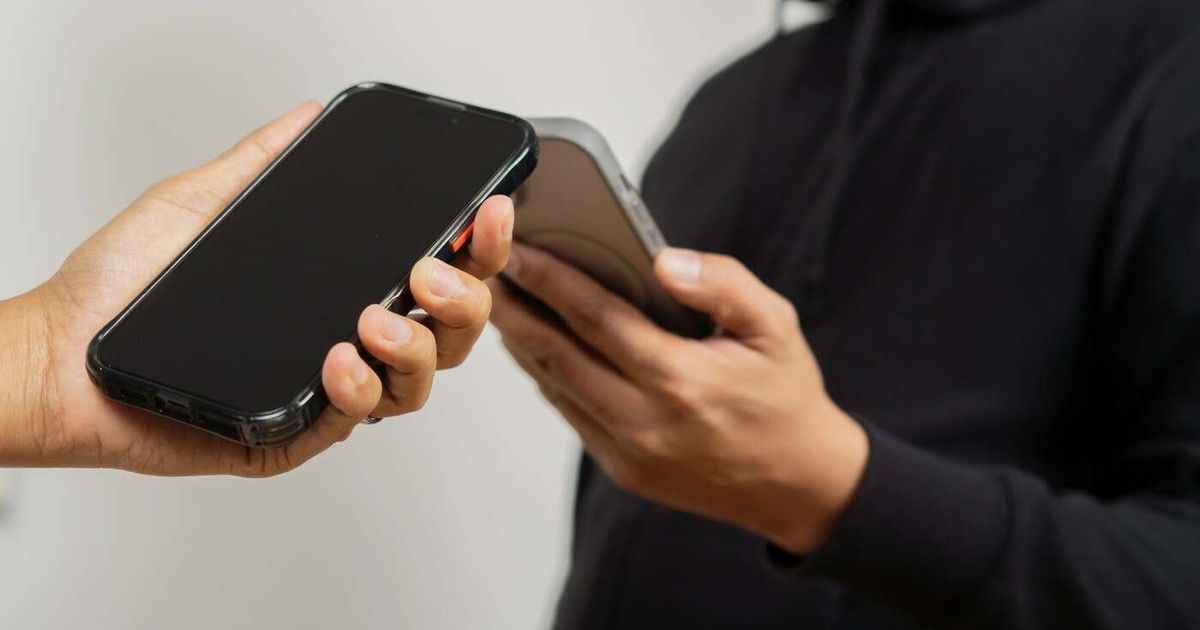 El delincuente llamó al 158 y empezó a dar inversiones falsas a la policía: ¡El mentiroso sin educación se ha escapado!