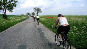 Cyklisty bude nutné objíždět s odstupem půldruhého metru (ilustrační foto)