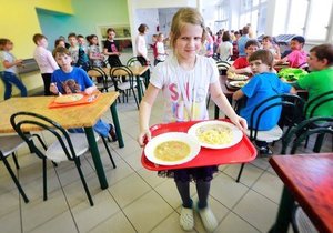 Pražské studenty v Praze trápí nevalná úroveň školních jídelen. Ta je způsobená především jejich nedostatečným financováním. (ilustrační foto)