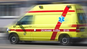 Tragédie ve Zlíně: Muž (†25) vběhl pod auto, záchranáři se ho marně snažili resuscitovat (ilustrační foto).