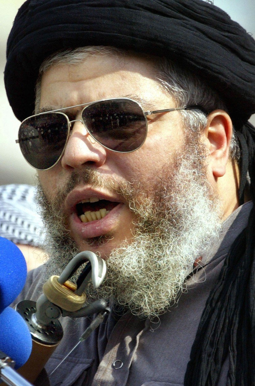 Abu Hamza byl v letech 1997–2003 imámem v mešitě na Finsbury Park, kde došlo k útoku. V roce 2015 byl za podporu terorismu odsouzen na doživotí.