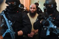 „Pomáhal jsem muslimům v boji, je to povinnost!“ Bývalého pražského imáma soudí kvůli terorismu, s vězením počítá