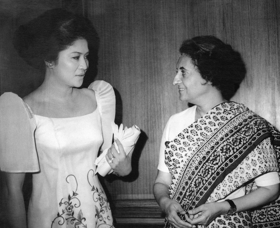 Imelda Marcosová s bývalou indickou premiérkou Indirou Gándhíovou v roce 1971.