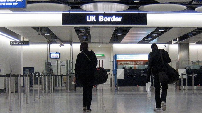 Imigrační kontrola na letišti Heathrow