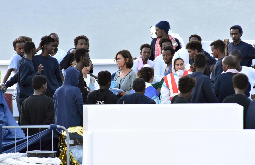 Převážně eritrejští migranti, kteří míří do Itálie.