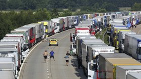 Kolona kamionů před tunelem La Manche, ilustrační snímek