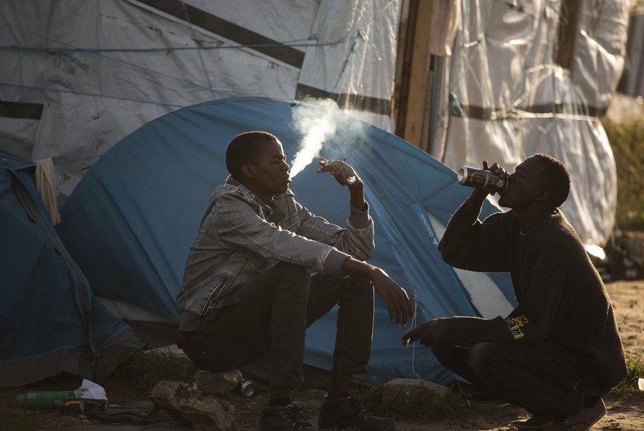 Imigranti ve stanovém táboře v Calais