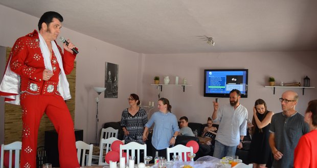 Pavlevský dokonce zpíval i na stole. Jen tam nevyskočil, aby mu nepopraskala jizva na břiše.