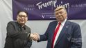 Loňské setkání "Kima" a "Trumpa"