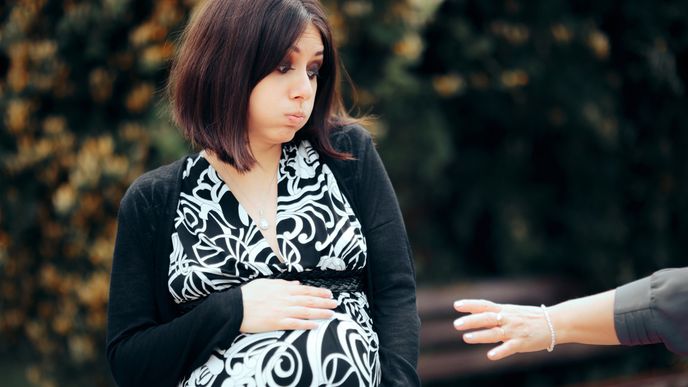 Jakmile je žena těhotná, její břicho se stane veřejným majetkem Jakmile je žena těhotná, její břicho se stane veřejným majetkem