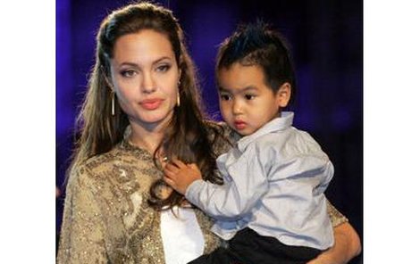 1. Maddox Jolie (4) - Adoptivní syn herečky Angeliny Jolie a herce Brada Pitta. Malý Maddox se spolu s rodiči těší, že bude mít brzy sourozence.
