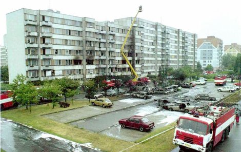 8.6.1998 Českobudějovické sídliště zdemolované po havárii MiGů.