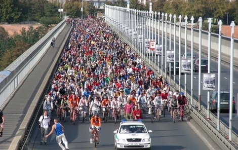 Akce se zúčastnilo několik tisíc cyklistů. 