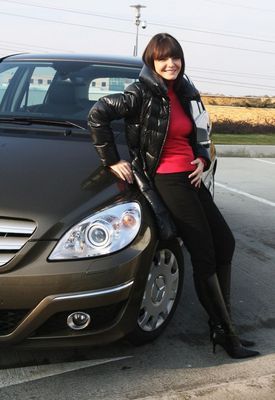 Alici Jandové nový Mercedes třídy B nejen sluší, ale je především bezpečný.