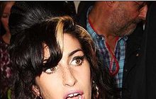 Amy Winehouse (†27): Mrtvá byla šest hodin! Drogy v domě nebyly...