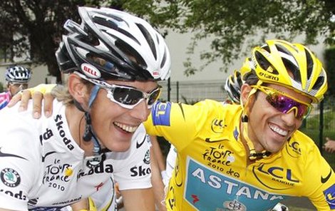Andy Schleck (vlevo) měl Contadora porazit...