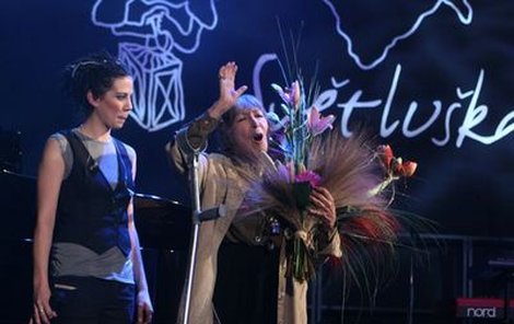 Aneta Langerová a Hana Hegerová byly hlavními hvězdami 5. ročníku koncertu pro Světlušku.