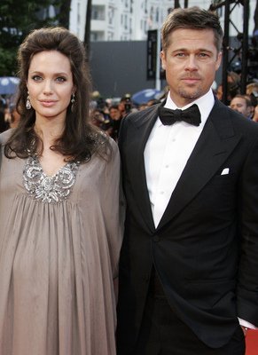 Angelina Jolie a Brad Pitt vzbuzují v Nice náležitou pozornost médií.