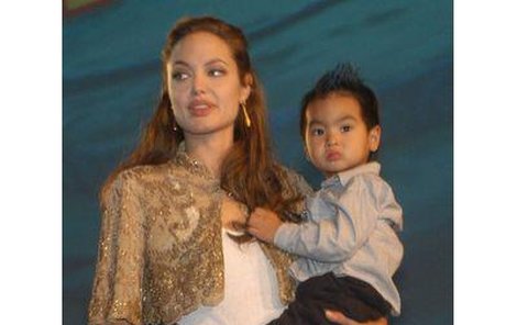 Angelina Jolie se synem Maddoxem 