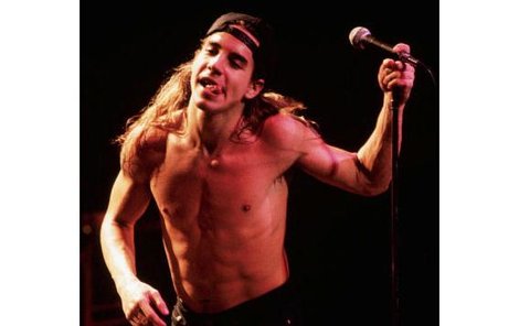 Anthony Kiedis se změnil z divokého rockera...