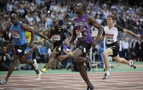 Asafa Powell – Usain Bolt 1:8.