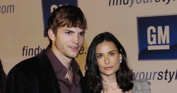 Ashton Kutcher s Brittany chodil v roce 2003. Teď už jeho srdce patří jen Demi Moore.